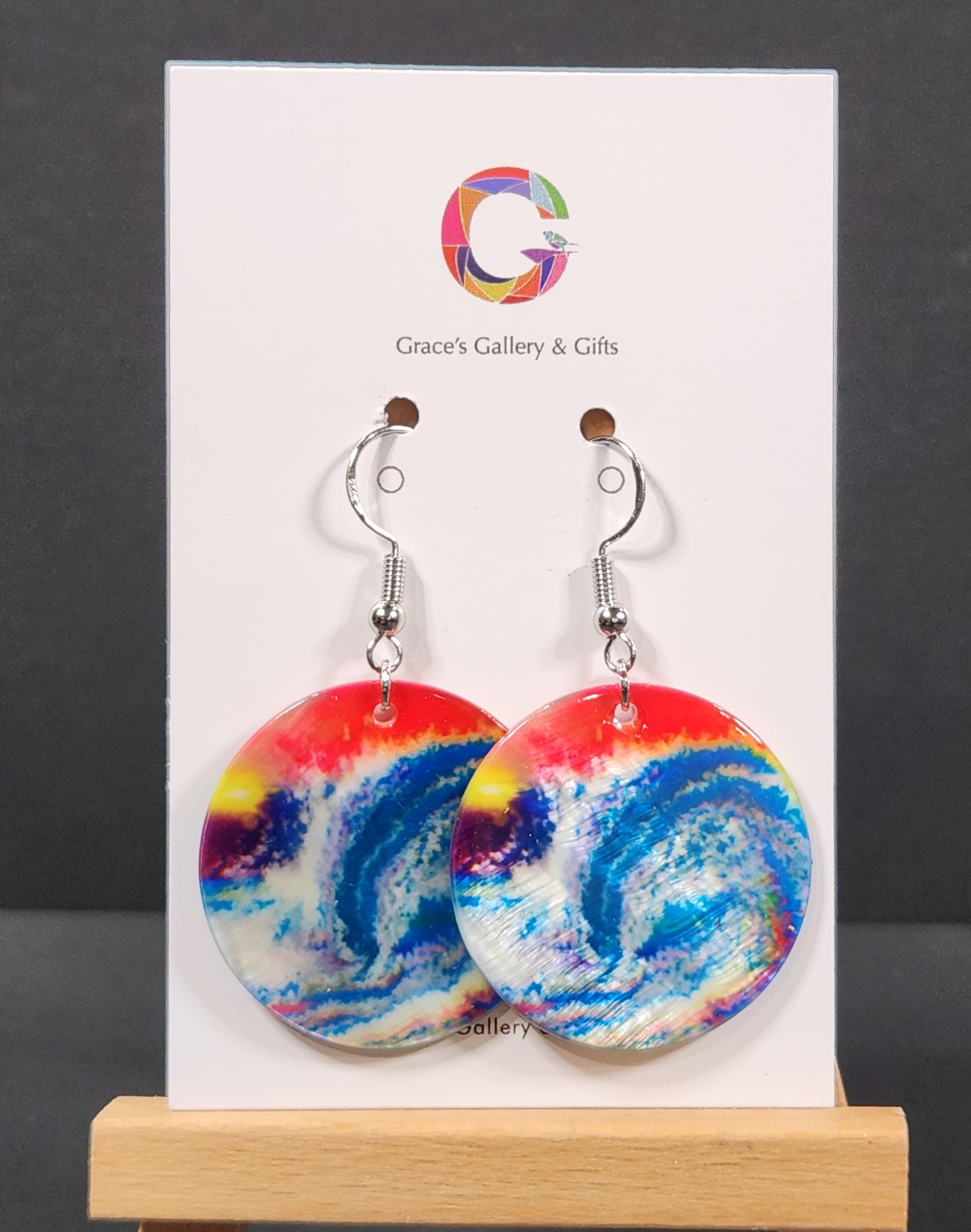 Waves natural shell round earrings